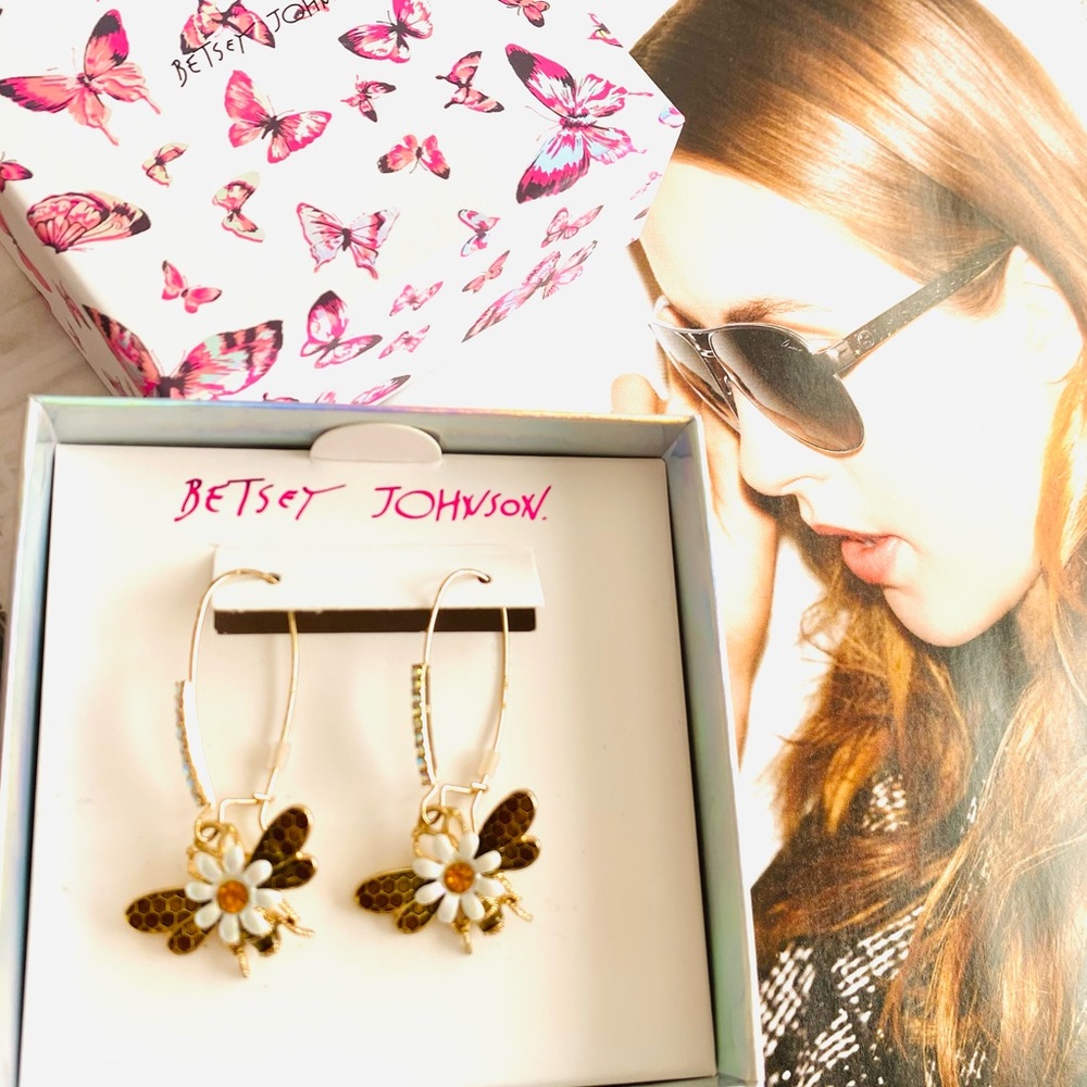 GORGEOUS Earring 🐝 ~ 🌸 - Picture 3 of 8